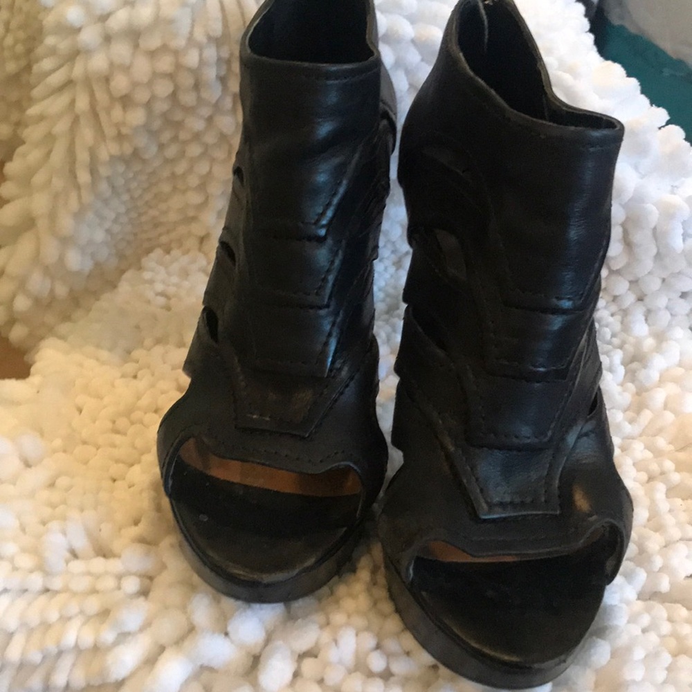 Heeled sandals!!
